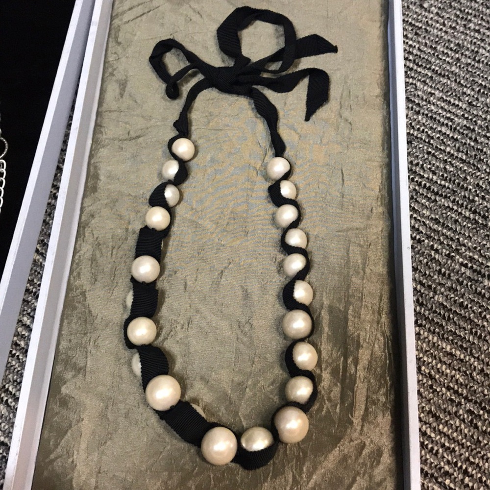 Stella and Dot pearl ribbon necklace